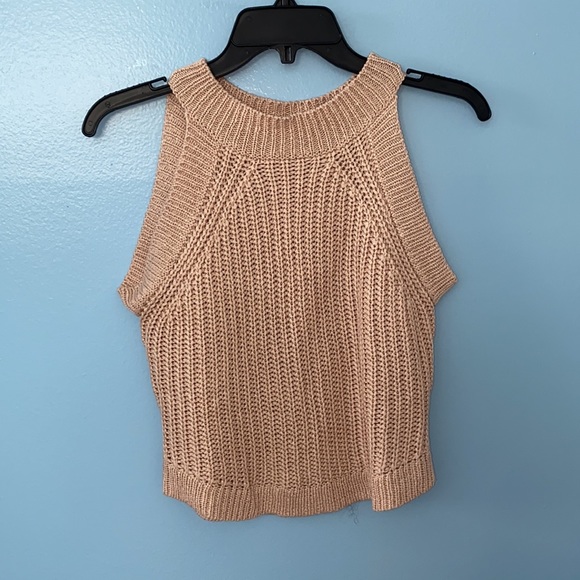 Blush pink crocheted medium sized sleeveless top - Picture 2 of 3